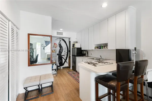 $1,995 | 2445 Lake Pancoast Drive, Unit J, Miami Beach, FL 33140