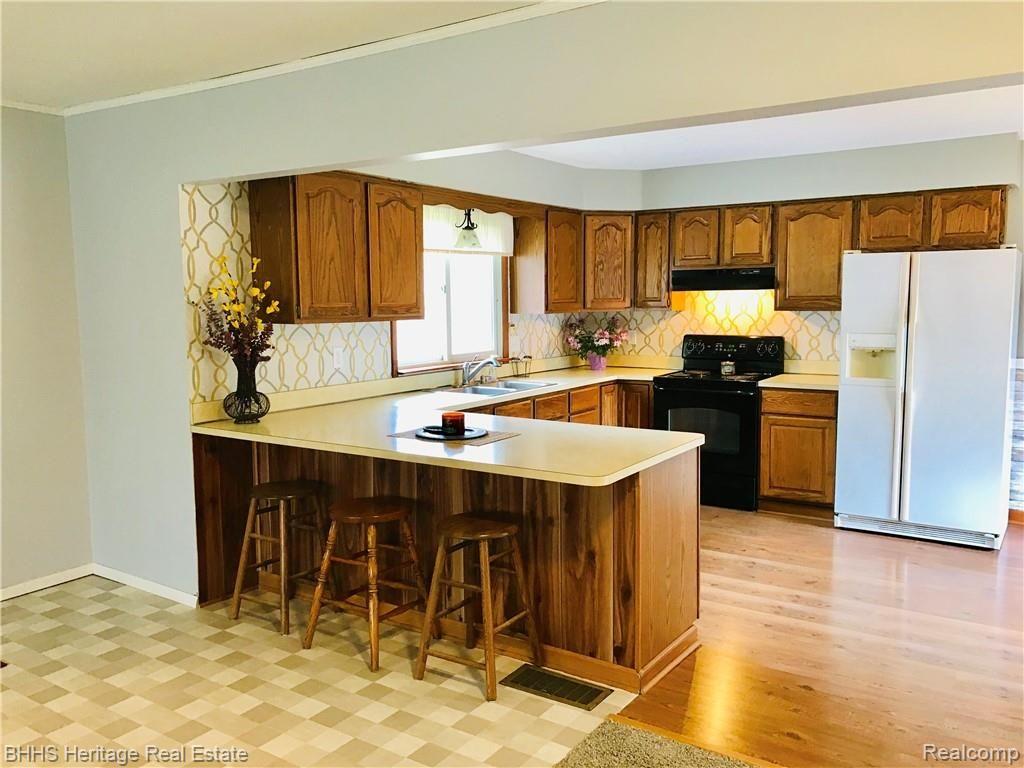 8490 Antcliff Road Howell, MI 48855 - Photo 8 of 30