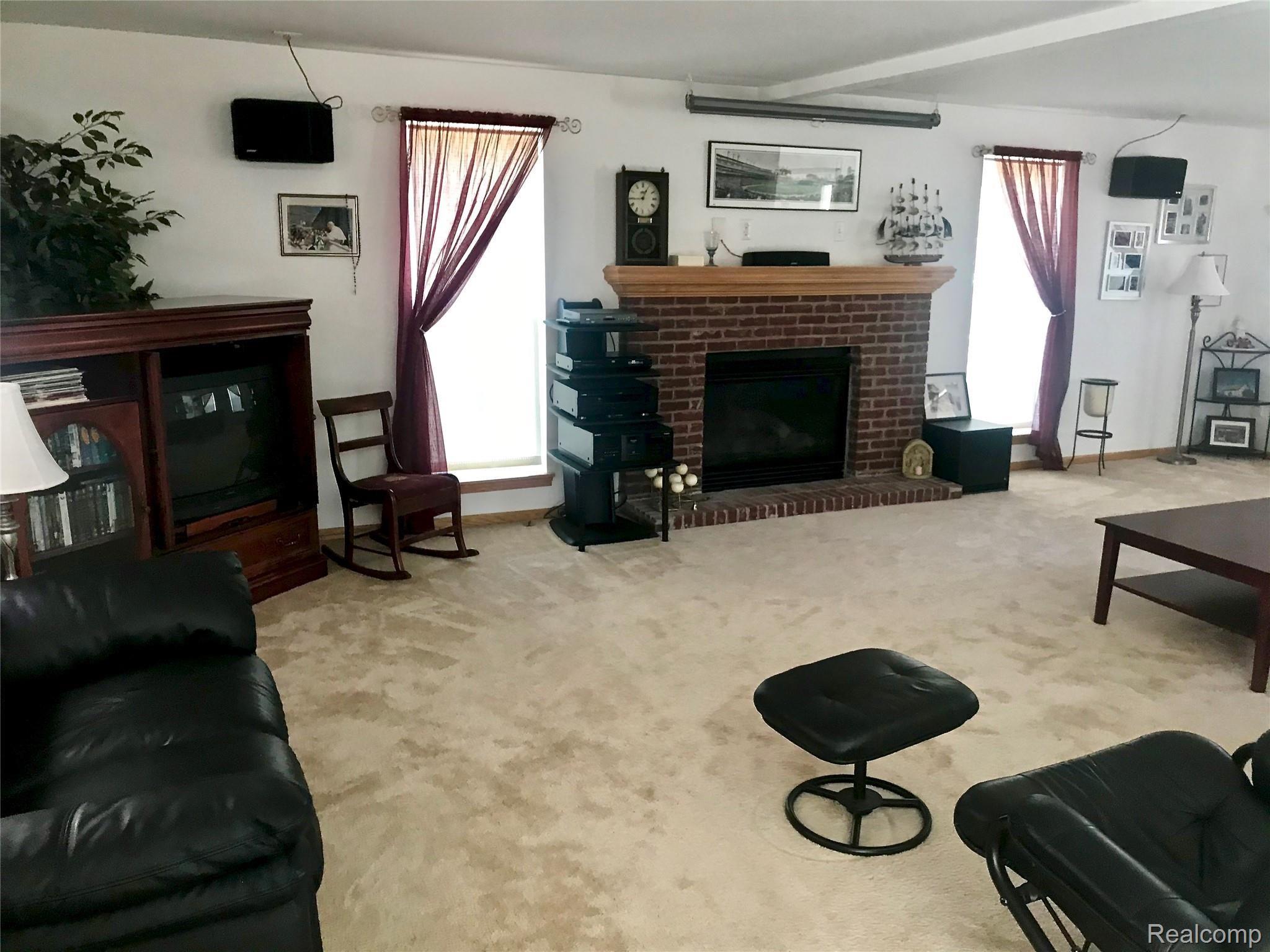 2011 Grace Avenue Rochester, MI 48309 - Photo 5 of 58 fullsizeoutput_85.jpeg