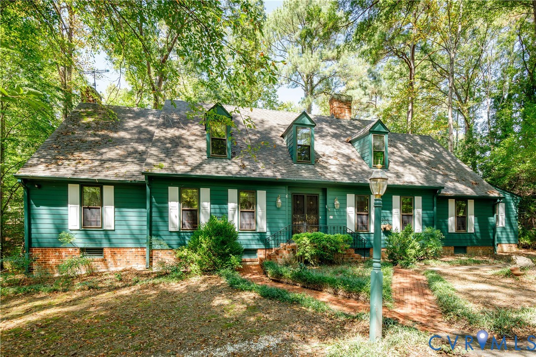 10760 Cherokee Road Midlothian, VA 23113 - Photo 3 of 43 a front view of a house with garden