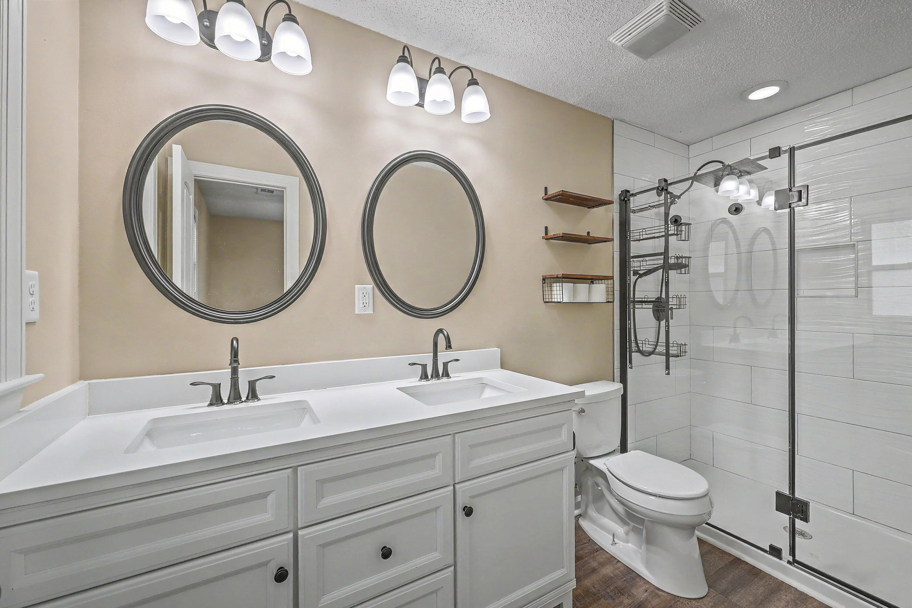 330 Oxford Road Ladson, SC 29456 - Photo 27 of 47 Primary Bathroom