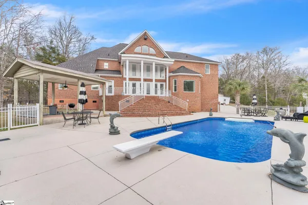 $999,000 | 109 Brandon Drive, Hodges, SC 29653