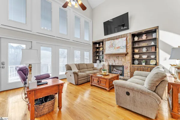 $999,000 | 109 Brandon Drive, Hodges, SC 29653