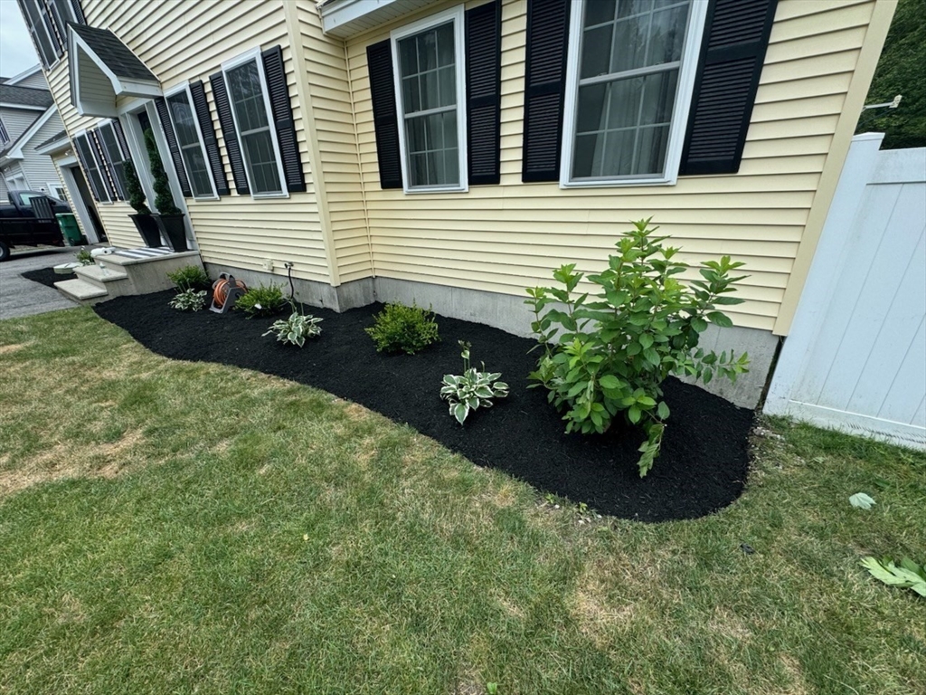 31 Bufton Farm Road Clinton, MA 01510 - Photo 36 of 37 a view of a back yard of the house