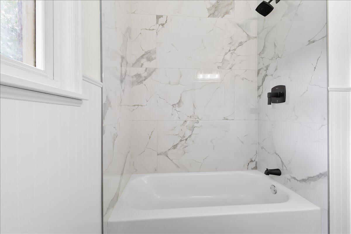 2646 Dickerson Mill Road Bedford, VA 24523 - Photo 16 of 46 a bathroom with bathtub