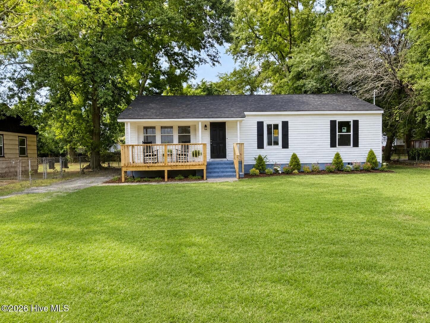 2010 Virginia Avenue Augusta, GA 30906 - Photo 2 of 37 05_charming_suburban_house_with_porch