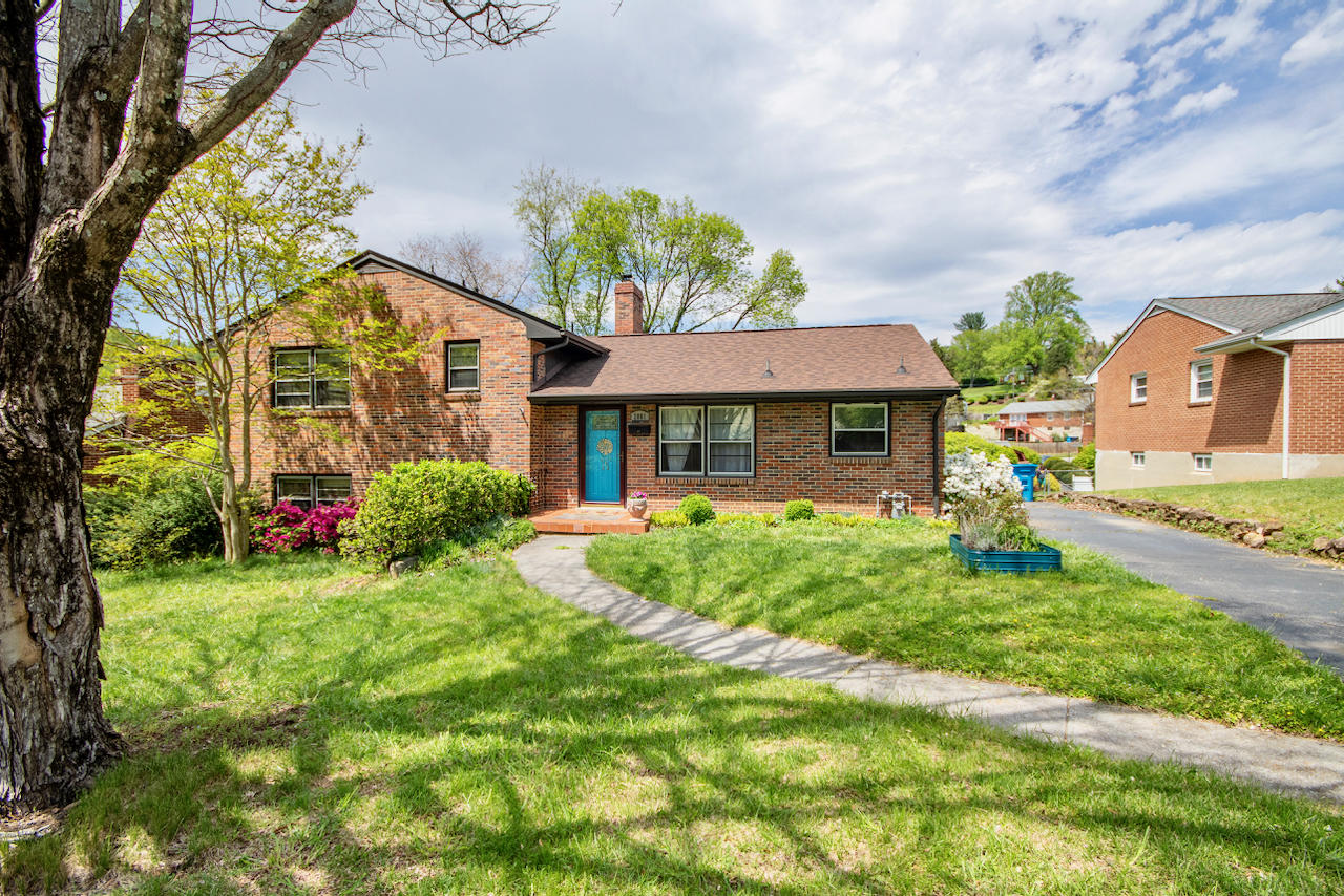 2801 Lofton Road Southwest Roanoke, VA 24015 - Photo 1 of 41 Lofton - 2