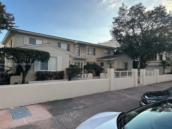 $3,350 | 738 Biltmore Way, Unit 4, Coral Gables, FL 33134