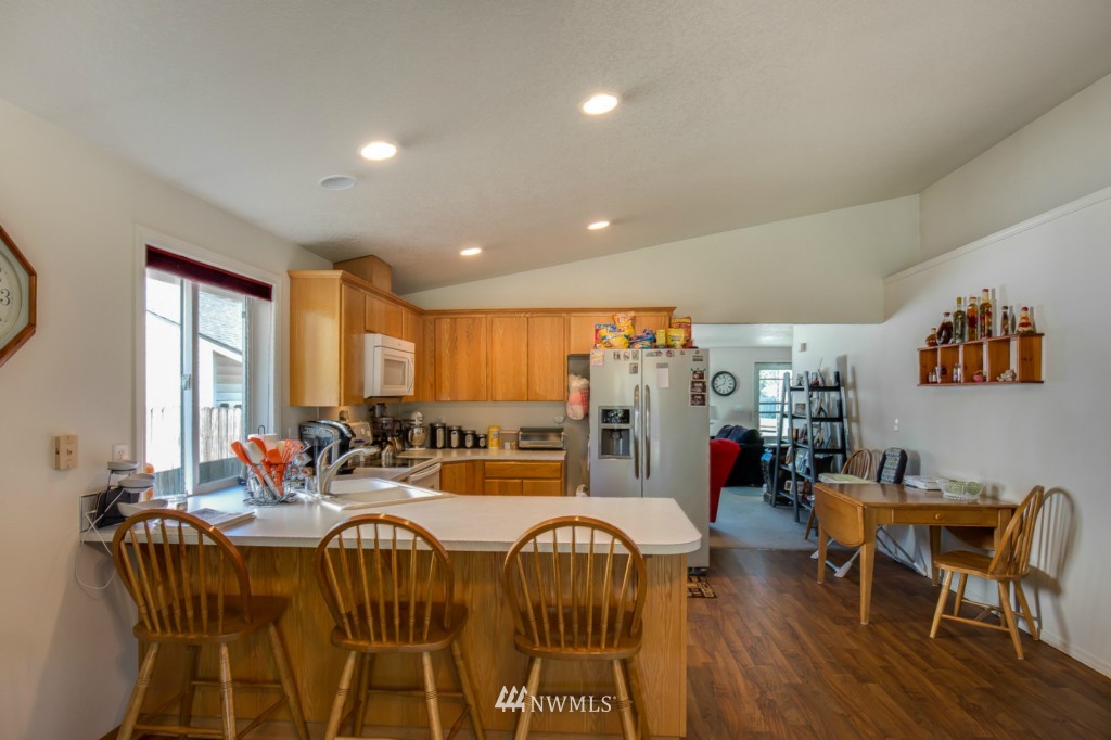 121 Oxford Road Longview, WA 98632 - Photo 3 of 13 Gallery Image 3