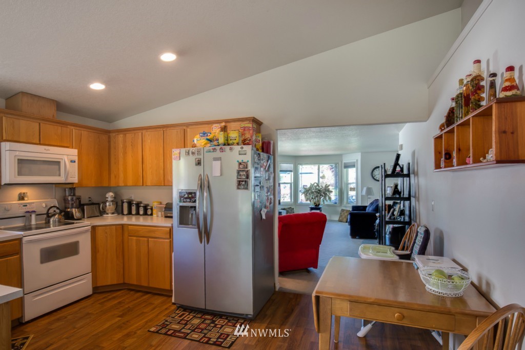 121 Oxford Road Longview, WA 98632 - Photo 4 of 13 Gallery Image 4