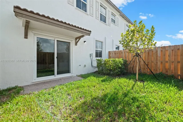 a view of a backyard with pathway