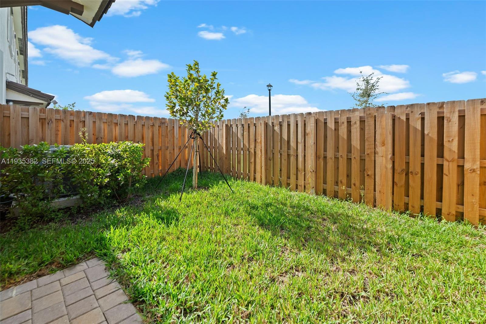 2400 Southeast 29th Street Homestead, FL 33035 - Photo 25 of 25 a view of a backyard with pathway