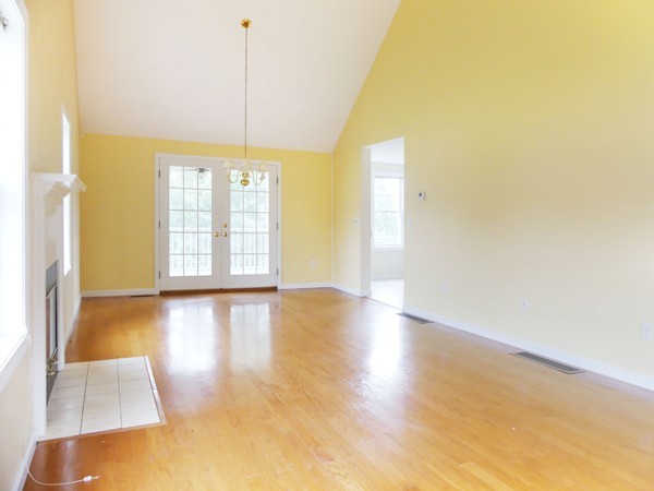 2 Thresher Road, Unit 2 Nashua, NH 03063 - Photo 3 of 24 Gallery Image 3