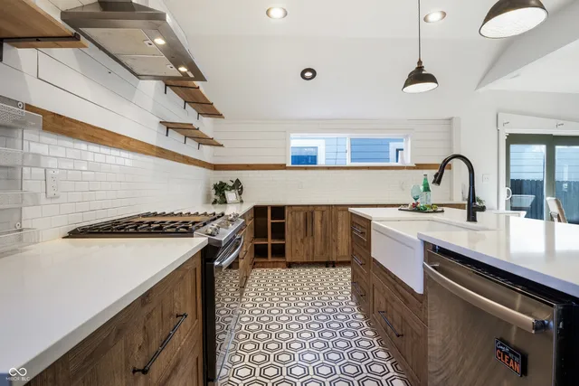 $299,000 | 1425 South East Street, Indianapolis, IN 46203