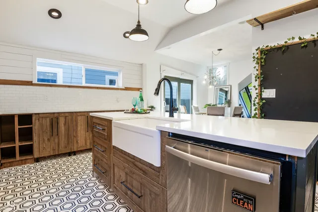 $299,000 | 1425 South East Street, Indianapolis, IN 46203