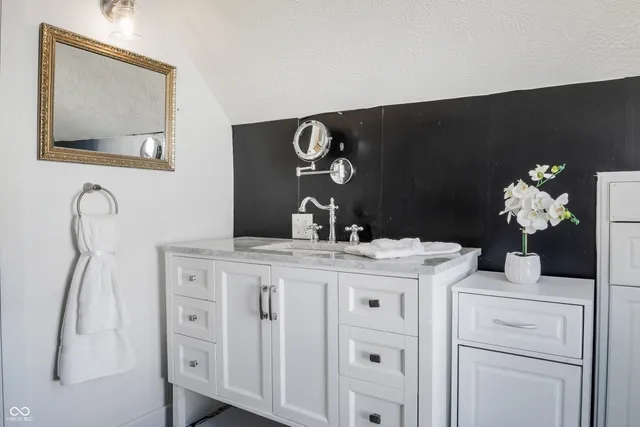 $299,000 | 1425 South East Street, Indianapolis, IN 46203