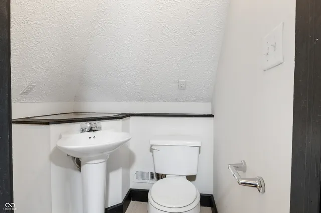 $299,000 | 1425 South East Street, Indianapolis, IN 46203