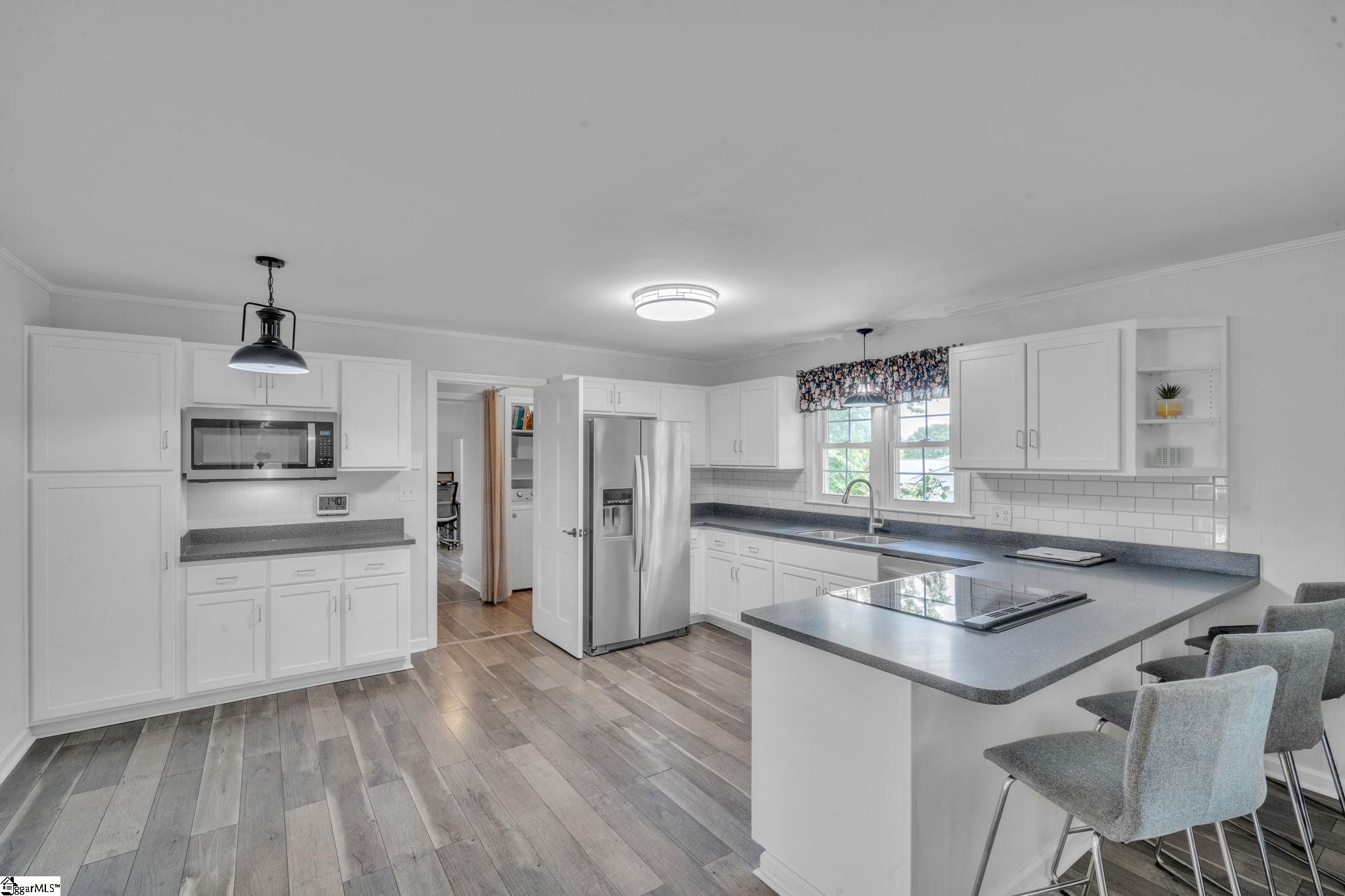 215 Edgewood Drive Mauldin, SC 29662 - Photo 5 of 32