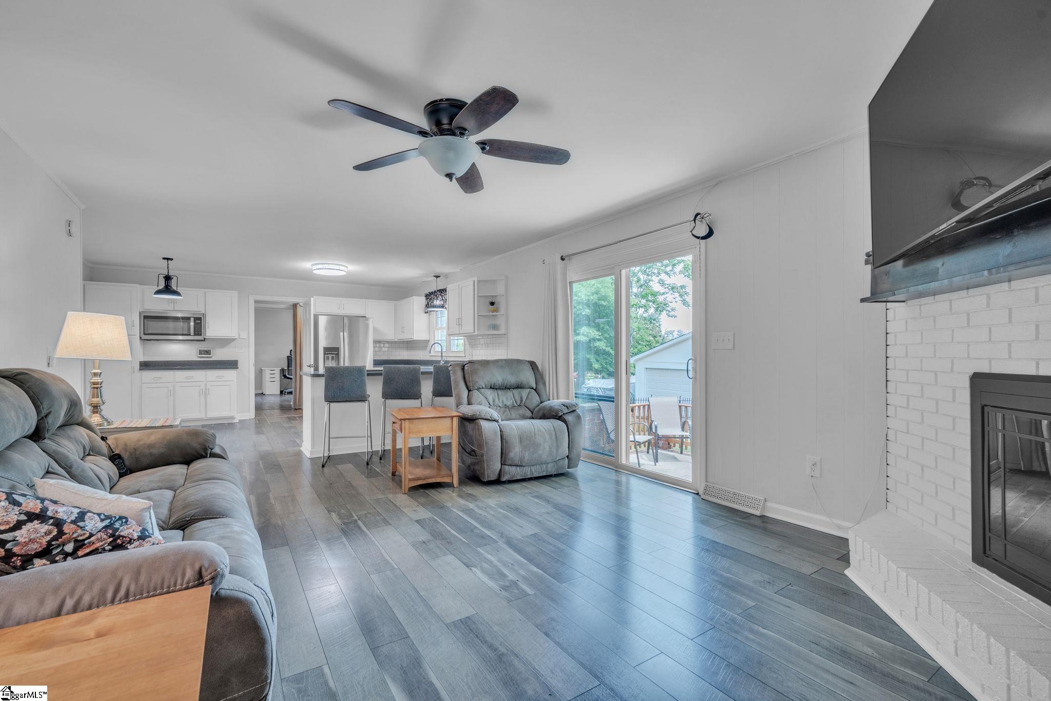 215 Edgewood Drive Mauldin, SC 29662 - Photo 8 of 32