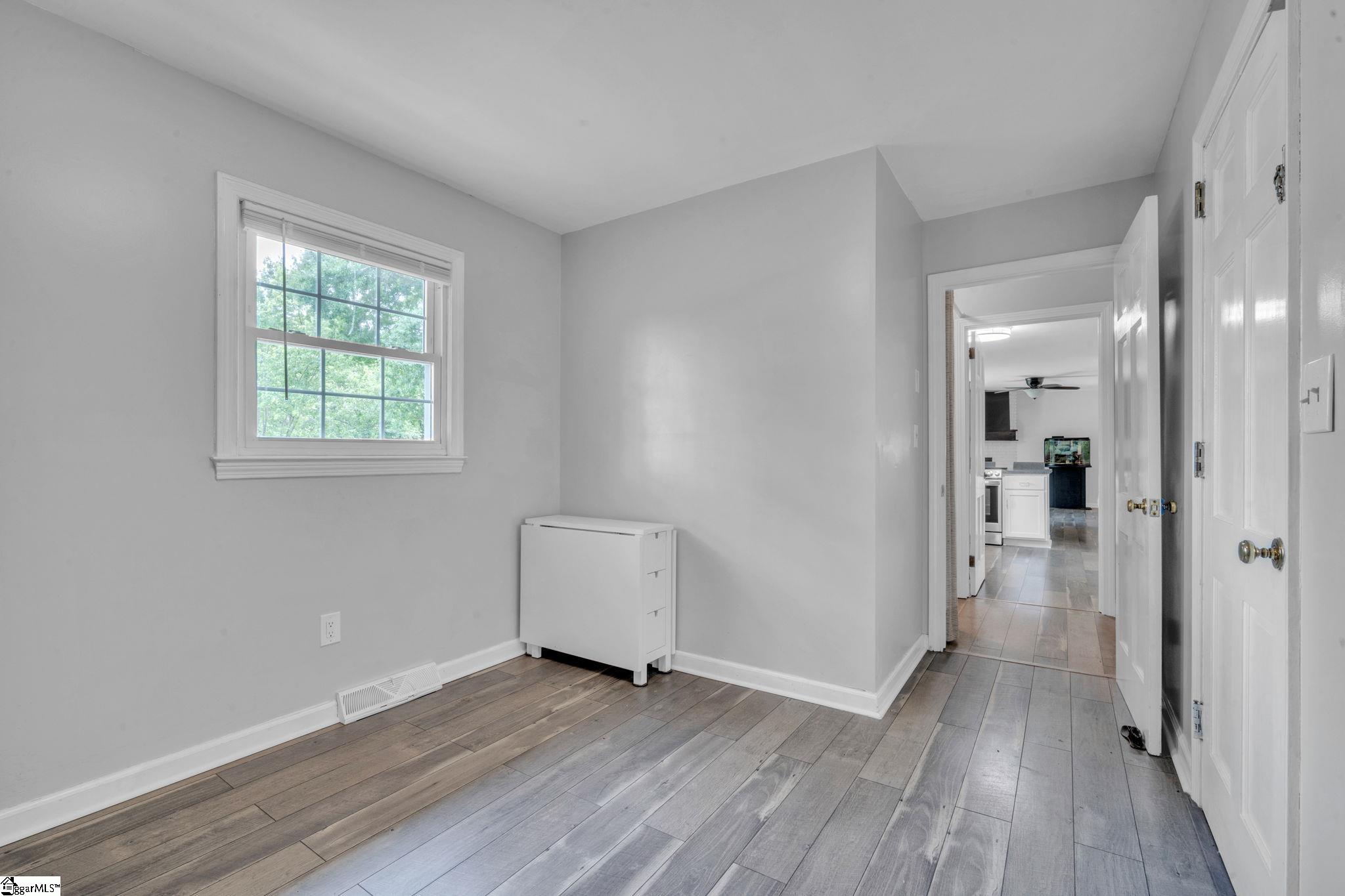 215 Edgewood Drive Mauldin, SC 29662 - Photo 10 of 32