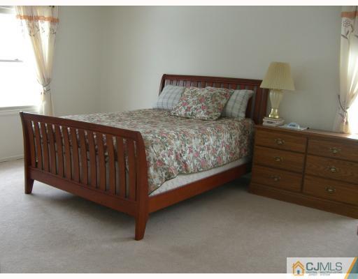 138 Edison Avenue Edison, NJ 08820 - Photo 9 of 10 Gallery Image 9