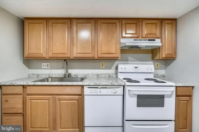 $1,500 | 4668 Conwell Drive, Unit 176, Annandale, VA 22003