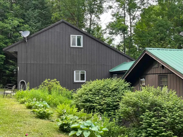 $825,000 | 25 Songadeewin Lane, Westmore, VT 05822