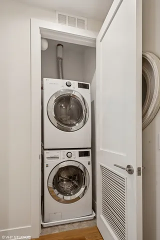 $4,000 | 1753 North Kedzie Boulevard, Unit 2, Chicago, IL 60647