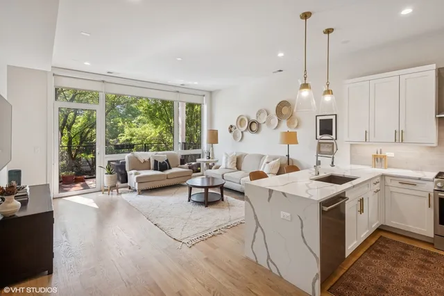 $4,000 | 1753 North Kedzie Boulevard, Unit 2, Chicago, IL 60647