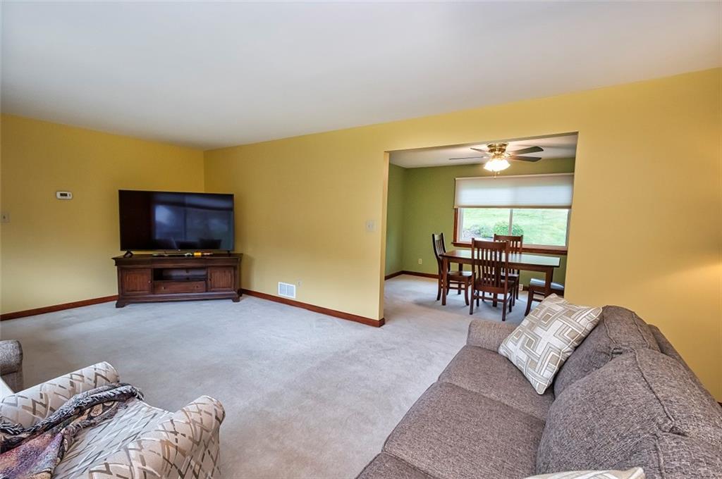 136 Thomas Road McMurray, PA 15317 - Photo 4 of 25