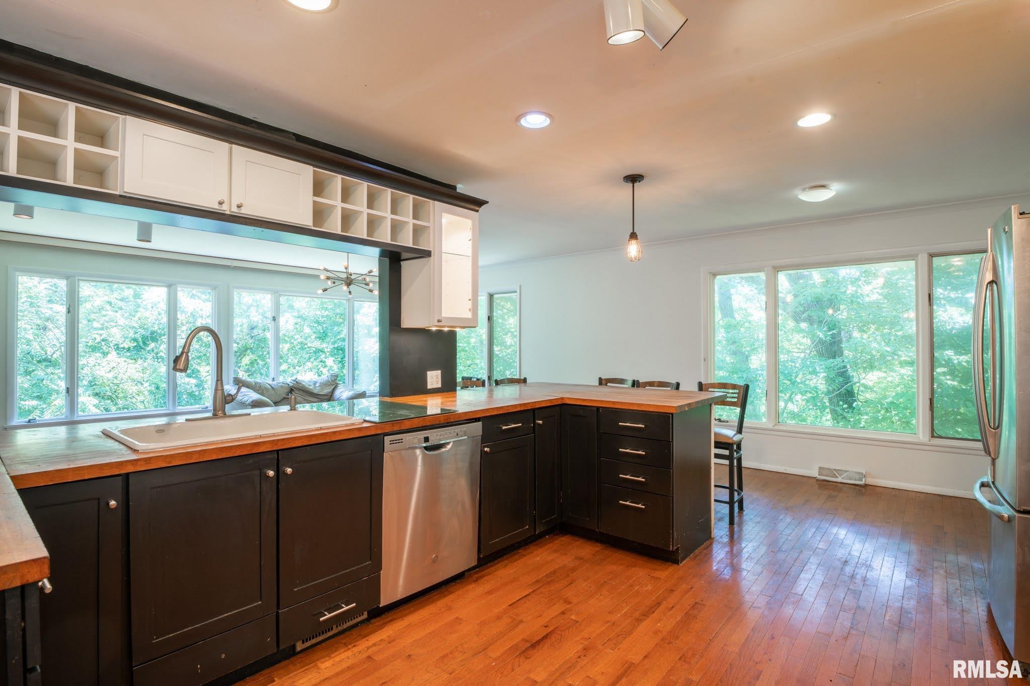 9019 North Picture Ridge Road Peoria, IL 61615 - Photo 15 of 49 Gallery Image 15