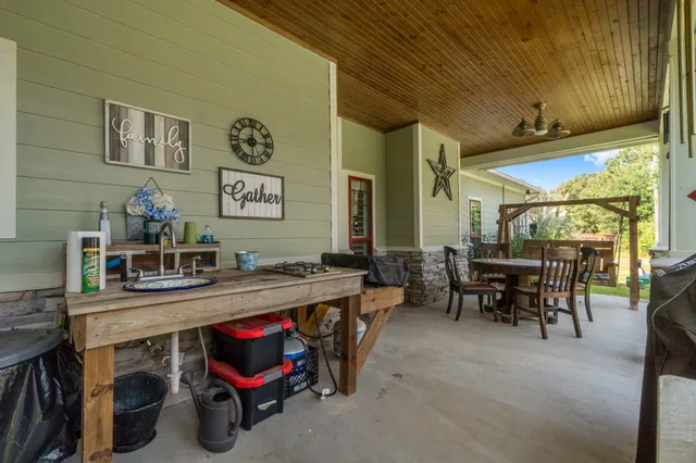 $489,000 | 134 Post Oak Wood Lane, Livingston, TX 77351