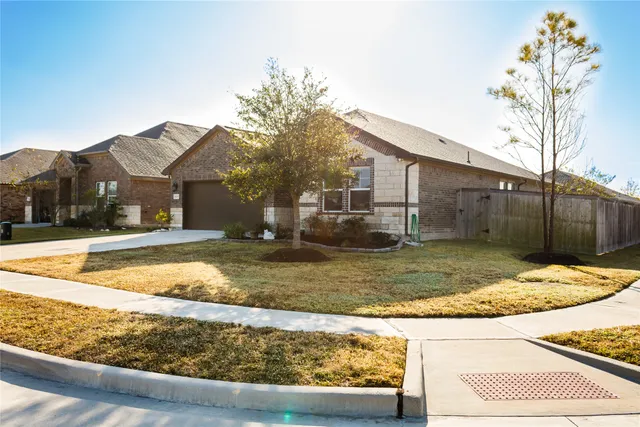 a view of a yard and front view of a house