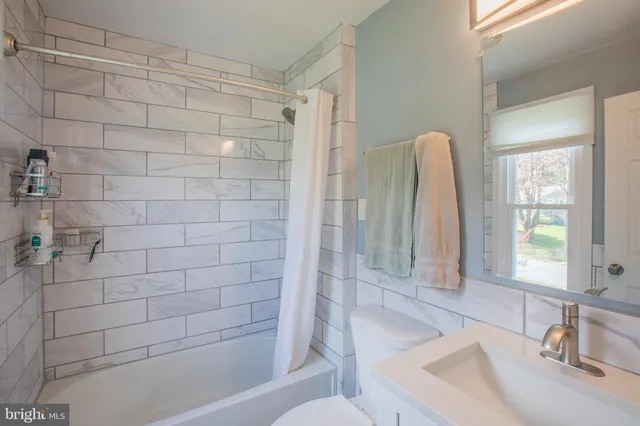 $734,900 | 16920 Glen Oak Court, Rockville, MD 20855