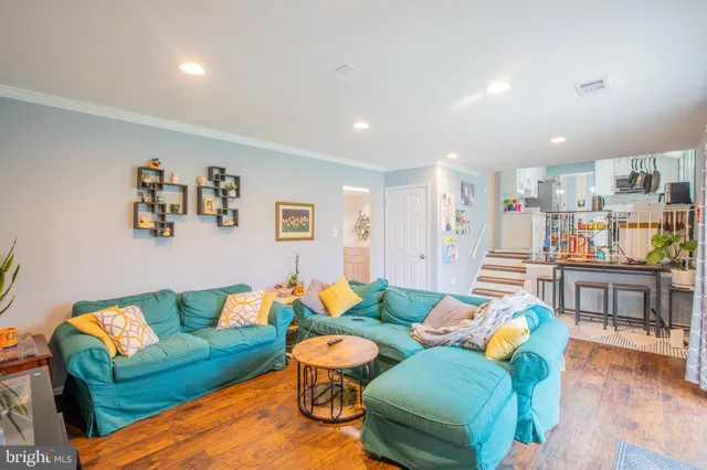 $734,900 | 16920 Glen Oak Court, Rockville, MD 20855