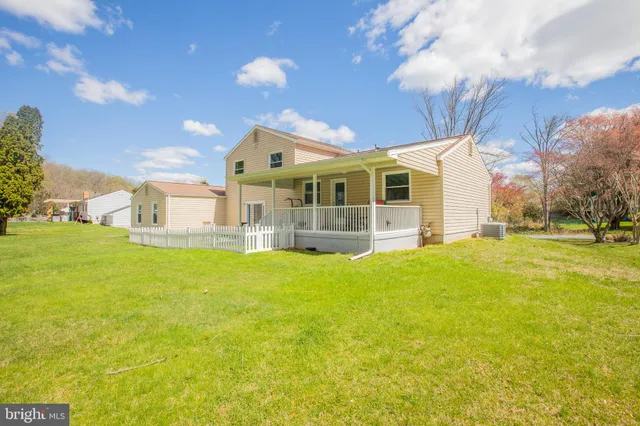 $734,900 | 16920 Glen Oak Court, Rockville, MD 20855