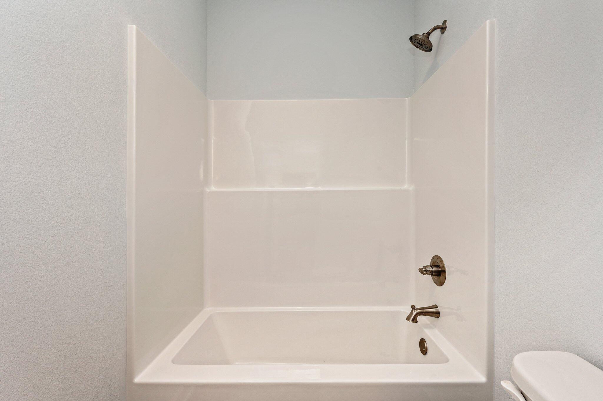 2614 Sorrel Ridge Road Crestview, FL 32536 - Photo 31 of 35 a bathroom with a bathtub