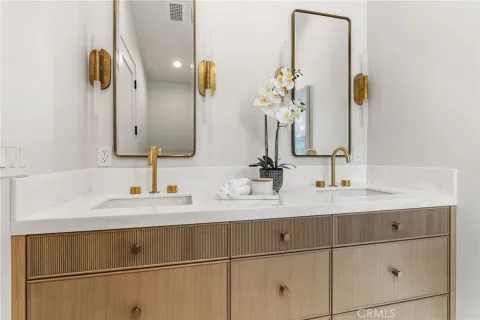 $3,500,000 | 305 Fernleaf Avenue, Corona del Mar, CA 92625