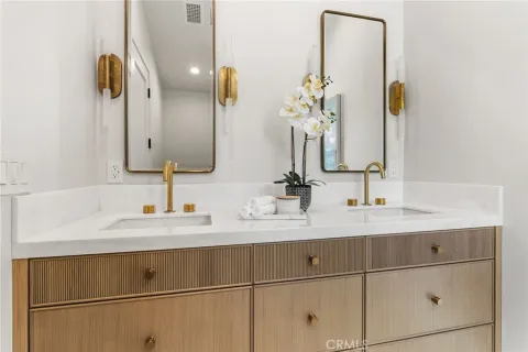 $3,500,000 | 305 Fernleaf Avenue, Corona del Mar, CA 92625