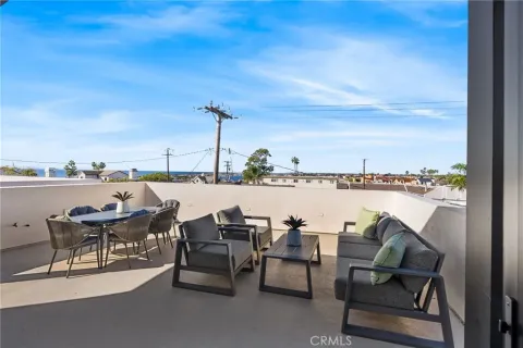 $3,500,000 | 305 Fernleaf Avenue, Corona del Mar, CA 92625