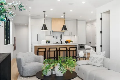 $3,500,000 | 305 Fernleaf Avenue, Corona del Mar, CA 92625