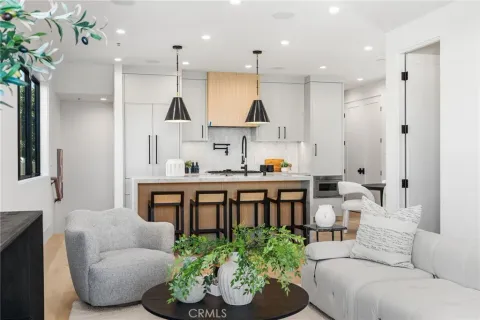 $3,500,000 | 305 Fernleaf Avenue, Corona del Mar, CA 92625