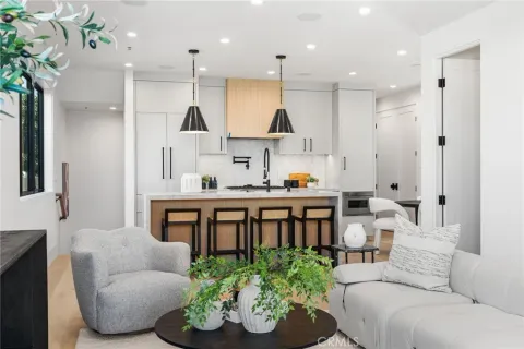 $3,500,000 | 305 Fernleaf Avenue, Corona del Mar, CA 92625