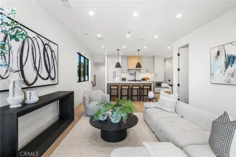 $3,500,000 | 305 Fernleaf Avenue, Corona del Mar, CA 92625