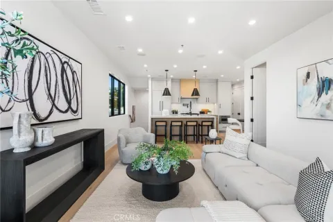 $3,500,000 | 305 Fernleaf Avenue, Corona del Mar, CA 92625