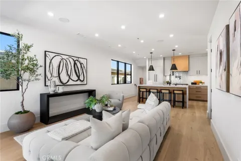 $3,500,000 | 305 Fernleaf Avenue, Corona del Mar, CA 92625