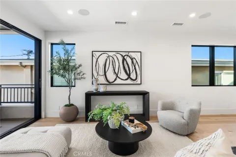 $3,500,000 | 305 Fernleaf Avenue, Corona del Mar, CA 92625