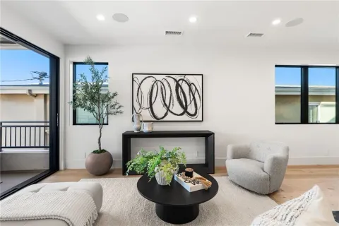 $3,500,000 | 305 Fernleaf Avenue, Corona del Mar, CA 92625