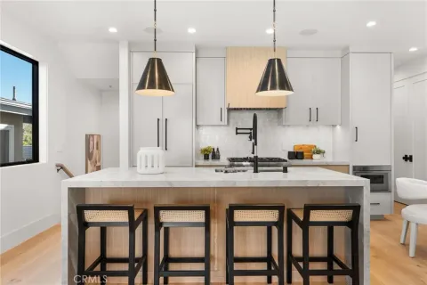 $3,500,000 | 305 Fernleaf Avenue, Corona del Mar, CA 92625