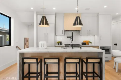 $3,500,000 | 305 Fernleaf Avenue, Corona del Mar, CA 92625